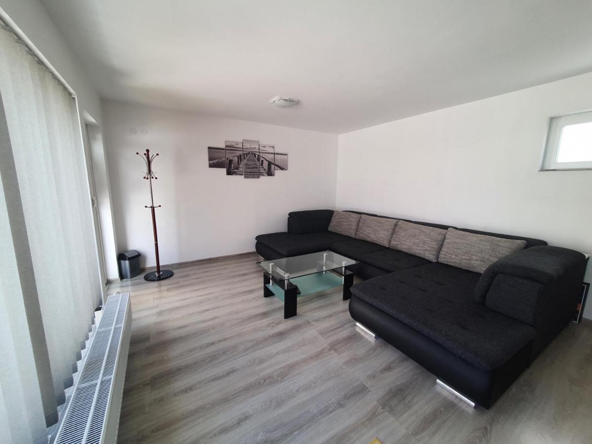 Apartmanovy Dom Stela Besenova Bagian luar foto