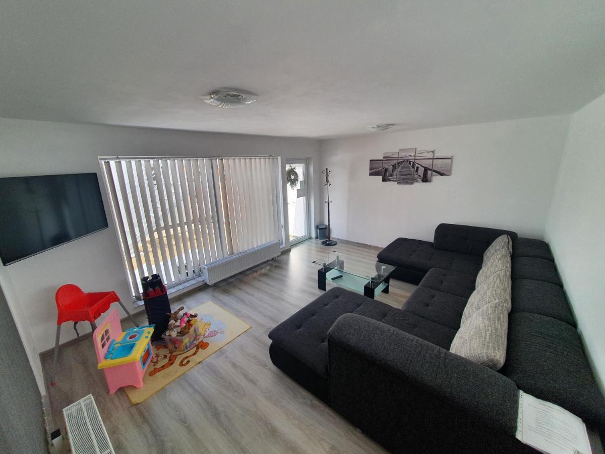 Apartmanovy Dom Stela Besenova Bagian luar foto