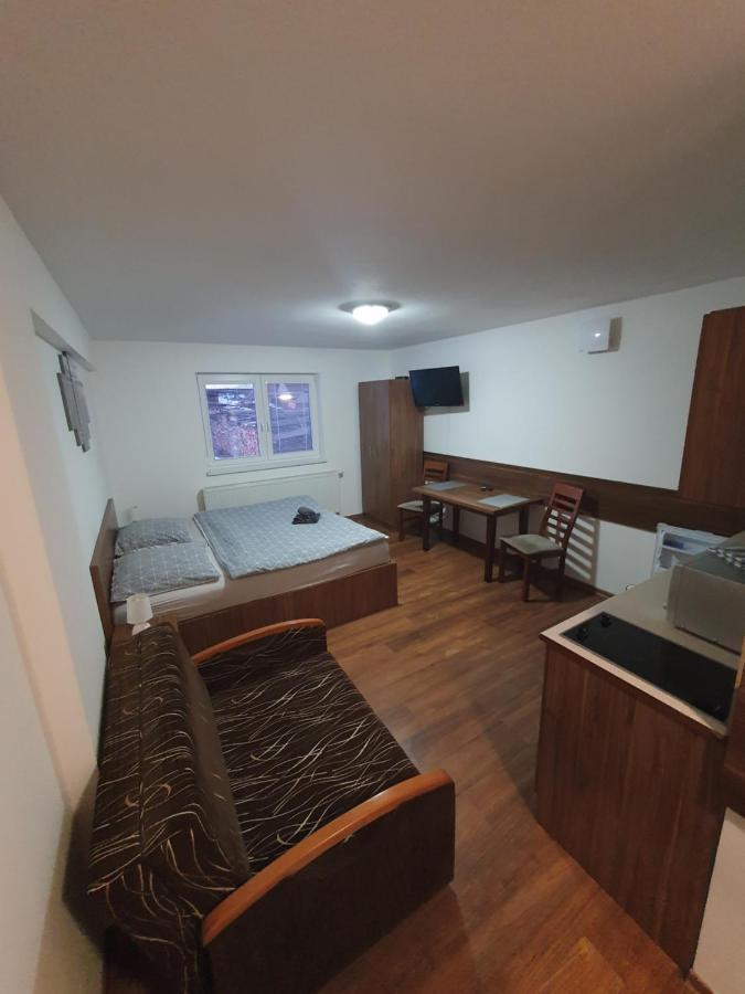 Apartmanovy Dom Stela Besenova Bagian luar foto