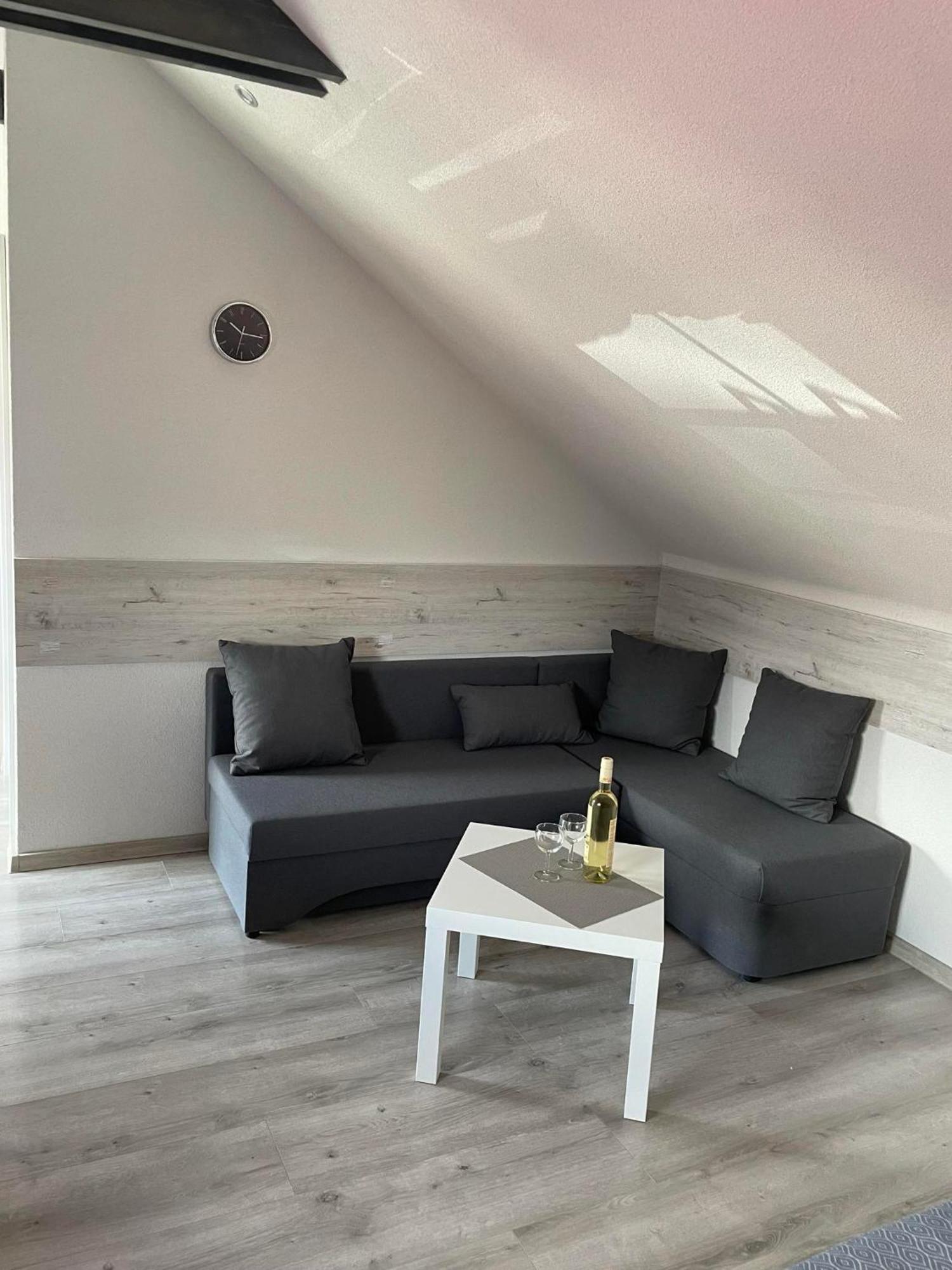 Apartmanovy Dom Stela Besenova Bagian luar foto