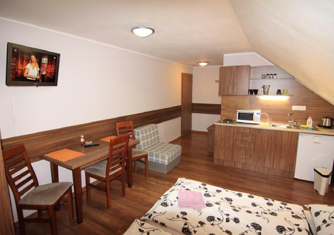 Apartmanovy Dom Stela Besenova Bagian luar foto